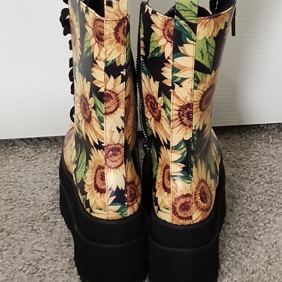 Petal to the metal CURRENT MOOD combat boots from Dollskill - Picture 3 of 12